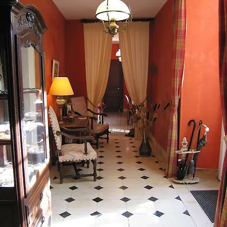 فندق مبيت وإفطار Logis De Guitres - Chambres D'hotes 4*