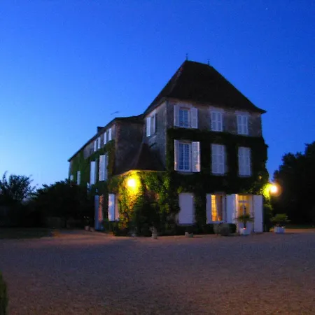 فندق مبيت وإفطار Logis De Guitres - Chambres D'hotes 4*