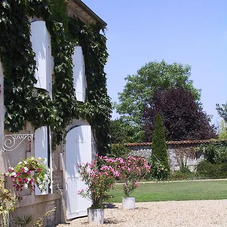 فندق مبيت وإفطار Logis De Guitres - Chambres D'hotes Chassors