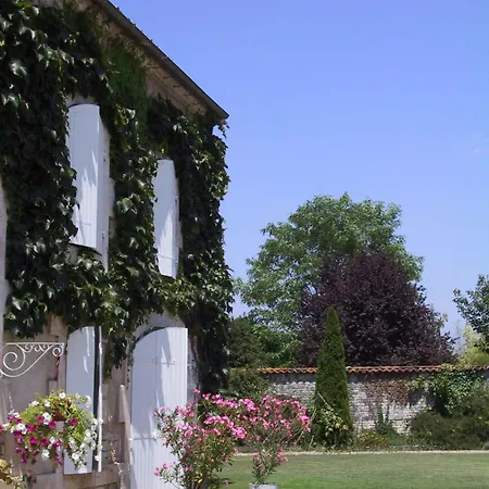 Logis De Guitres - Chambres D'hotes Chassors