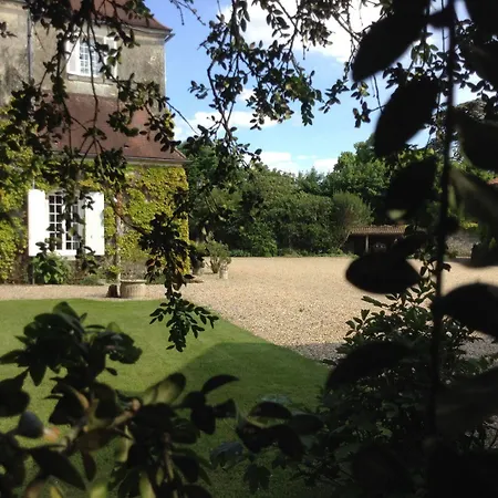 Logis De Guitres - Chambres D'hotes 4*