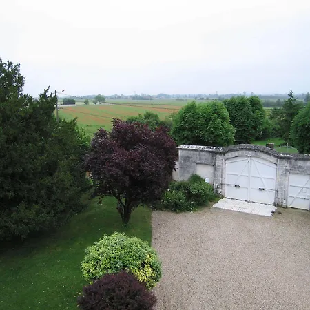 Logis De Guitres - Chambres D'hotes فندق مبيت وإفطار 4*