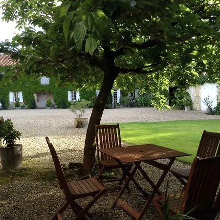 فندق مبيت وإفطار Logis De Guitres - Chambres D'hotes Chassors
